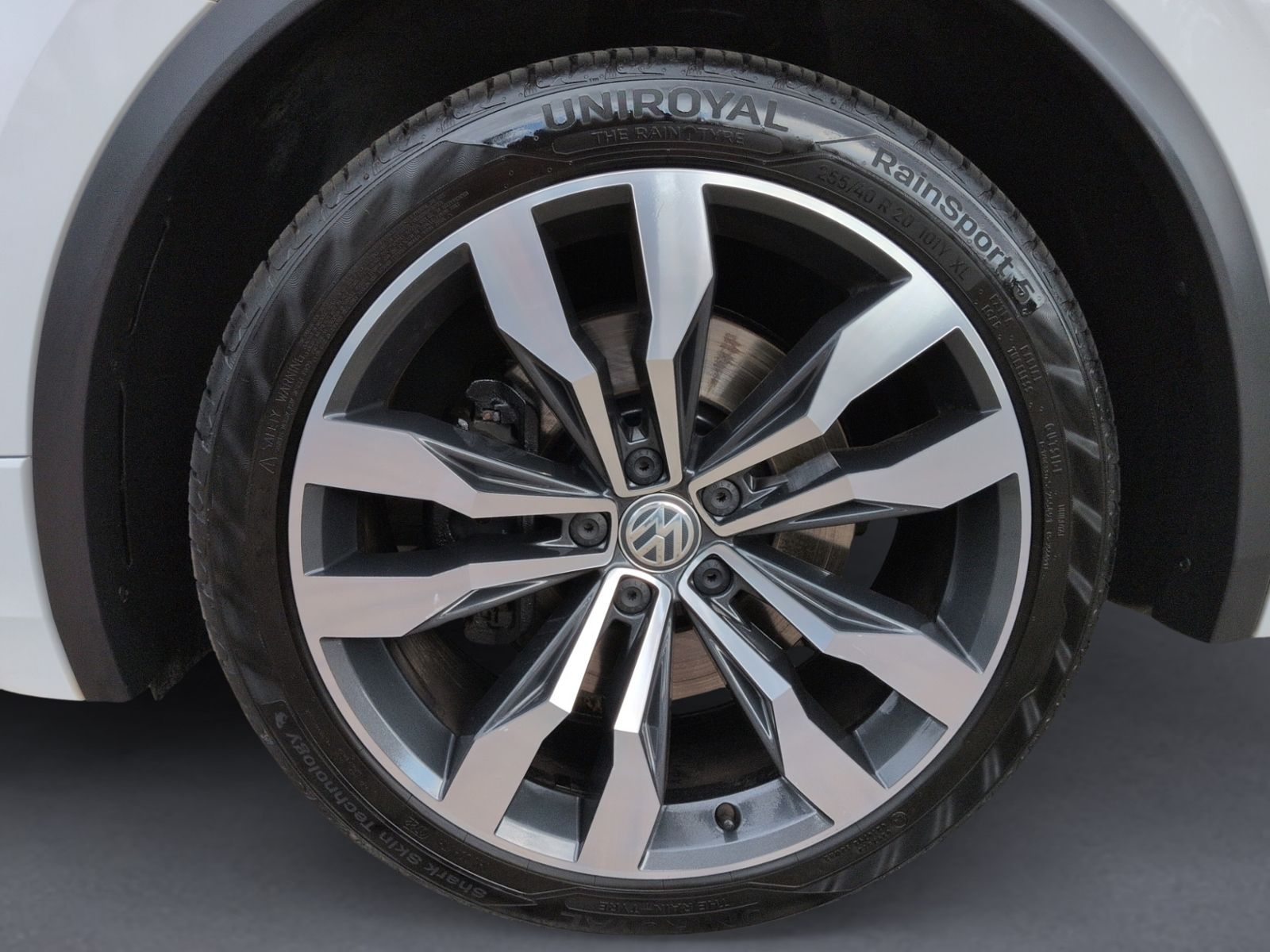 Tiguan 2.0 TSI DSG 4MOTION R-LINE NAVI+LED+SHZ