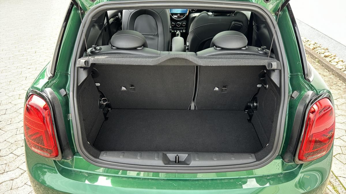 Fahrzeugabbildung MINI John Cooper Works 231 PS/PANO/SHZ/LED/PDC etc.