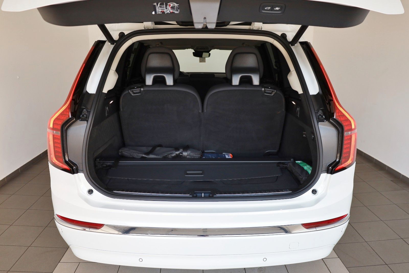 Fahrzeugabbildung Volvo XC90 Plus Bright AWD 7Si,Leder,Navi,LED,HUD,360°