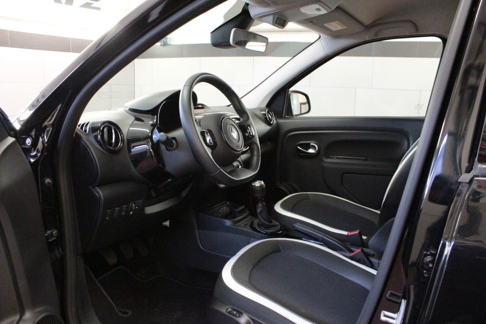 Fahrzeugabbildung Renault Twingo SCe 65 Urban Night *Easy Link*15157*
