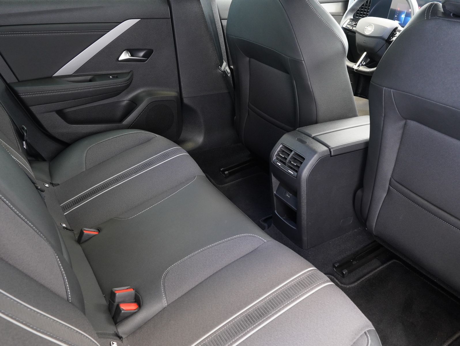 Fahrzeugabbildung Opel Astra L 1.2 Turbo Sports Tourer GS