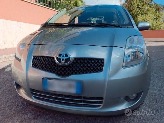 Toyota Yaris 1.0 3 porte Sol ideale per neo pate