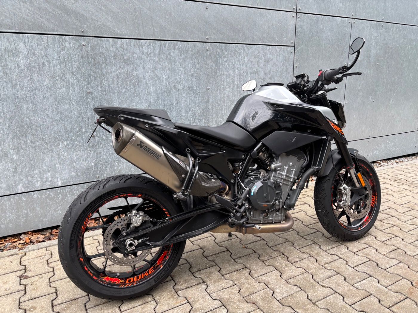 Fahrzeugabbildung KTM 790 Duke Akrapovic viel Zubehör