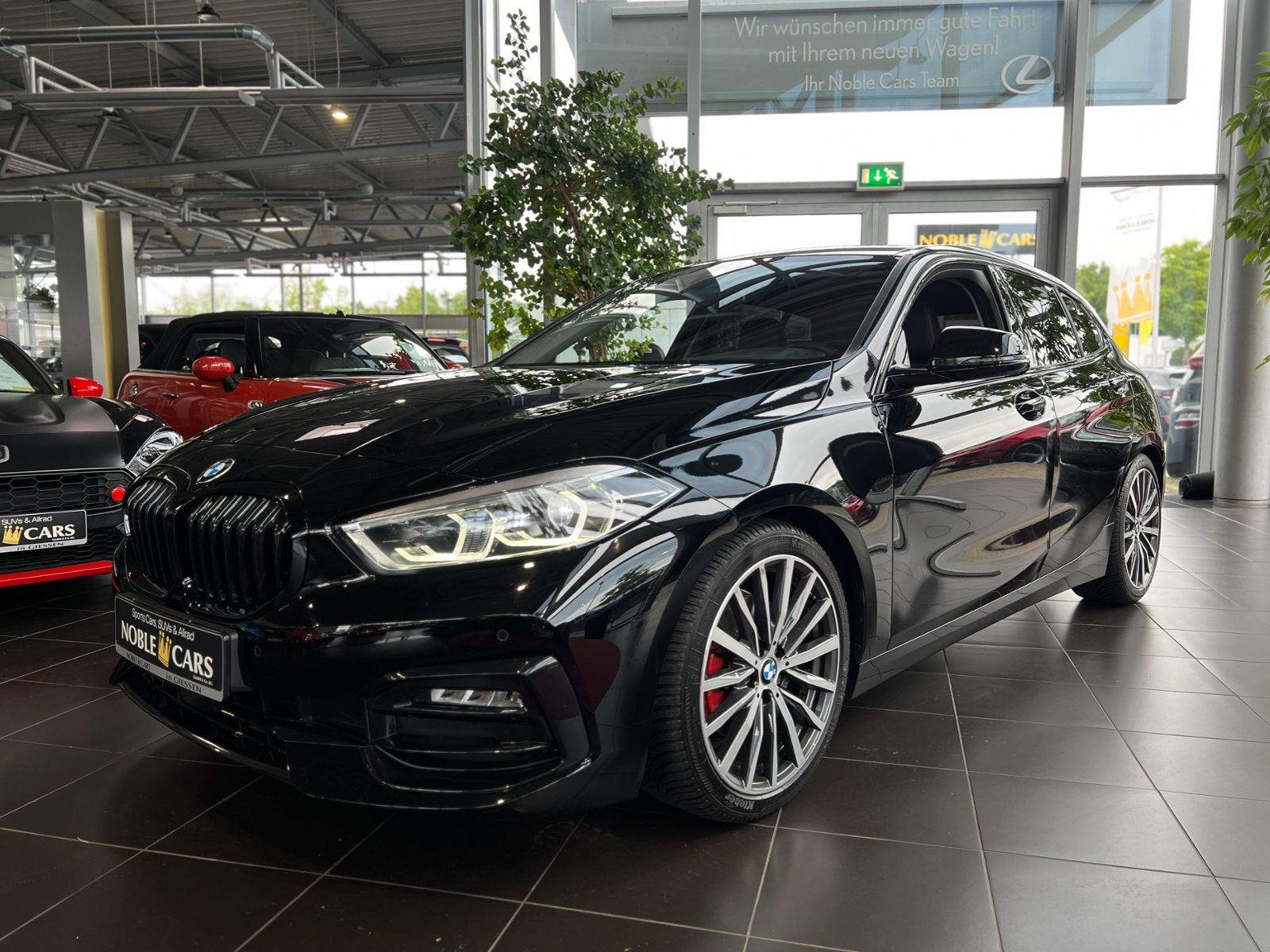 Fahrzeugabbildung BMW 118i Sport Line KLIMA LED NAVI SHZ
