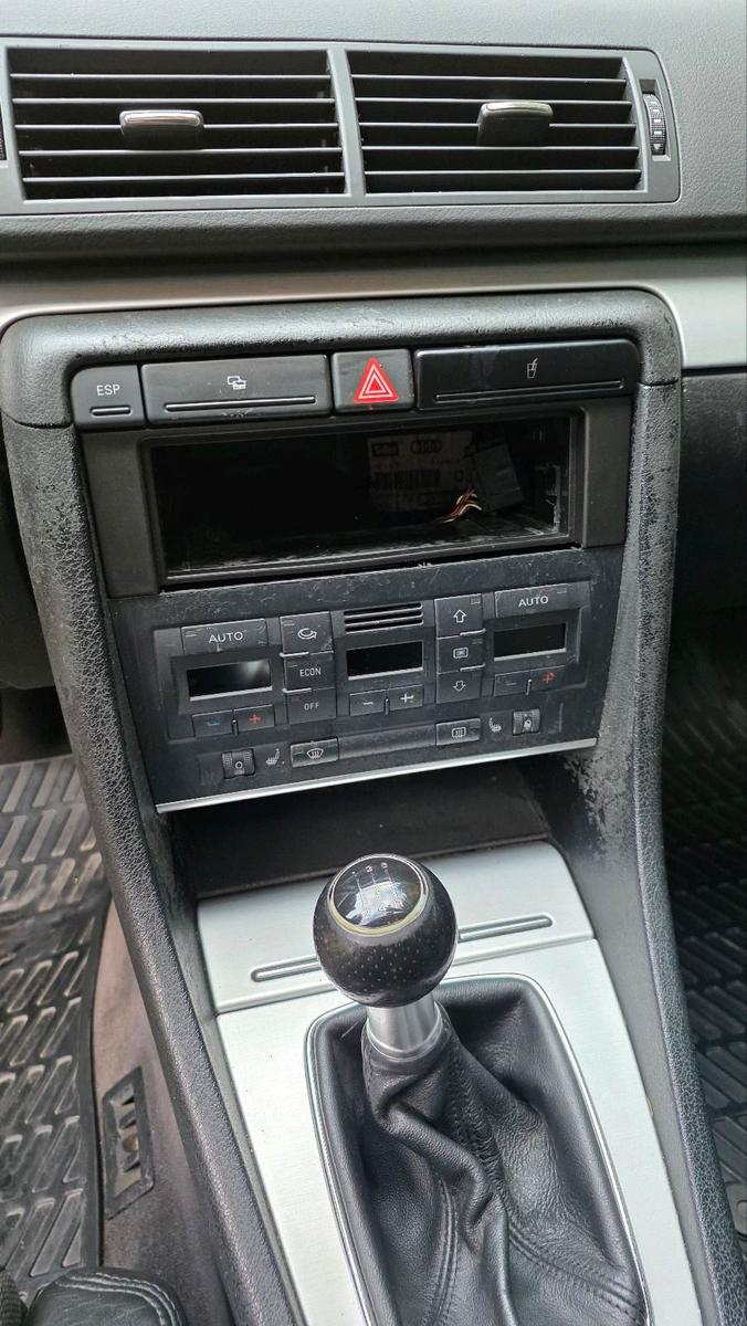 Audi A4 2004 — photo 13
