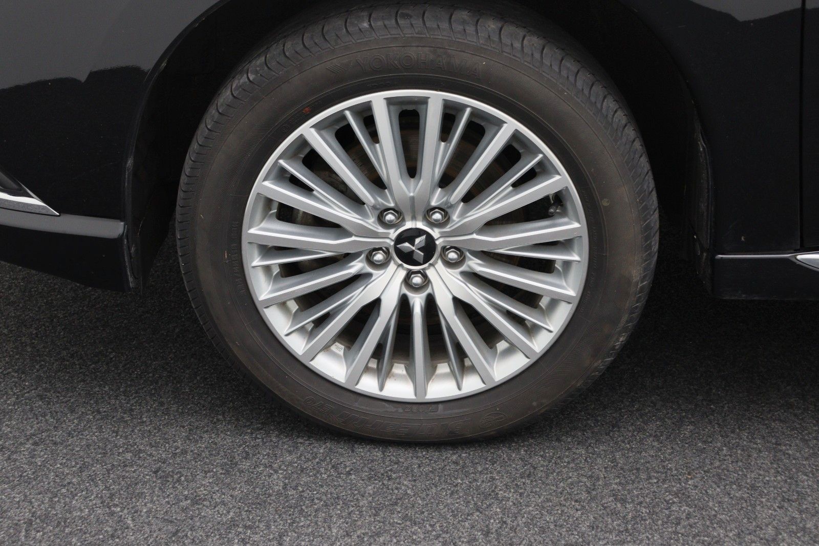 Fahrzeugabbildung Mitsubishi Outlander PHEV 2.4 Basis 4WD 1.Hand