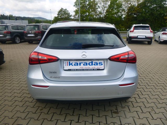 Fahrzeugabbildung Mercedes-Benz A 180 >AUT/NAV/PDC/Sitzheizung<