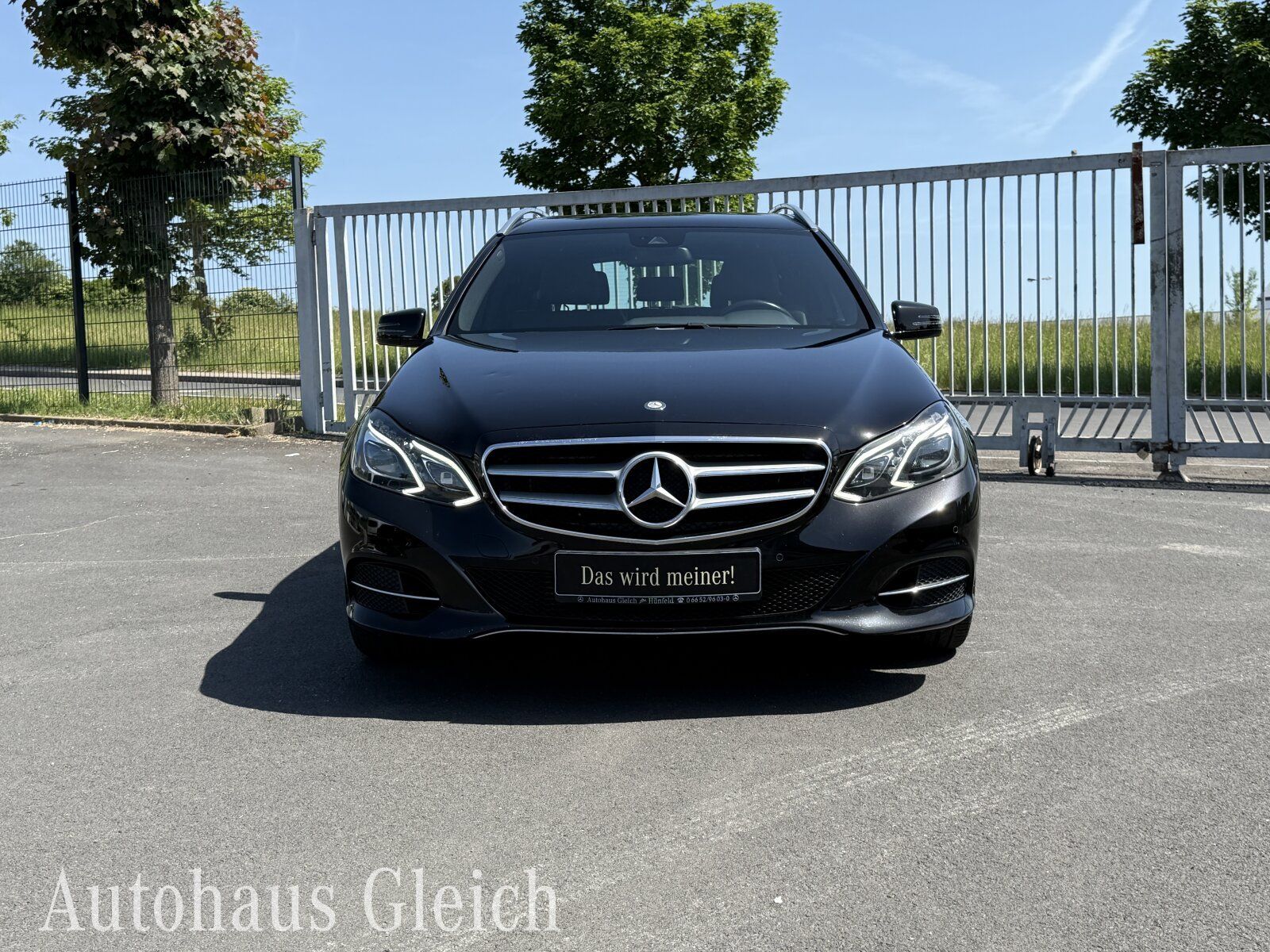 Fahrzeugabbildung Mercedes-Benz E 200 T Avantgarde Comand/AHK/RückfahrkamaraFIS