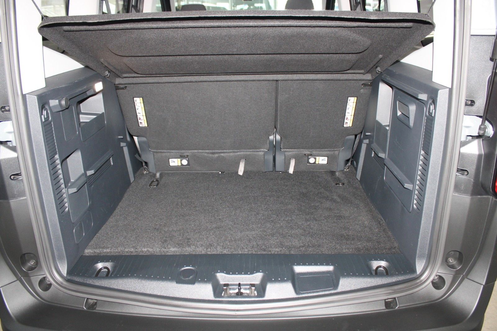 Fahrzeugabbildung Ford Tourneo Courier Titanium Automatik FahrerAssPak