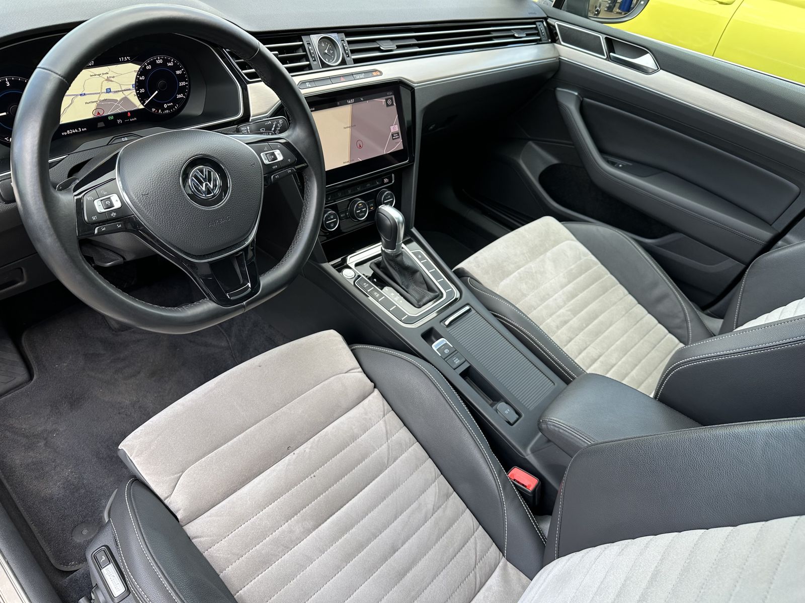 Fahrzeugabbildung Volkswagen Passat Variant HL NAV+LED+AHK+KAM+PANO+19ZO+AID