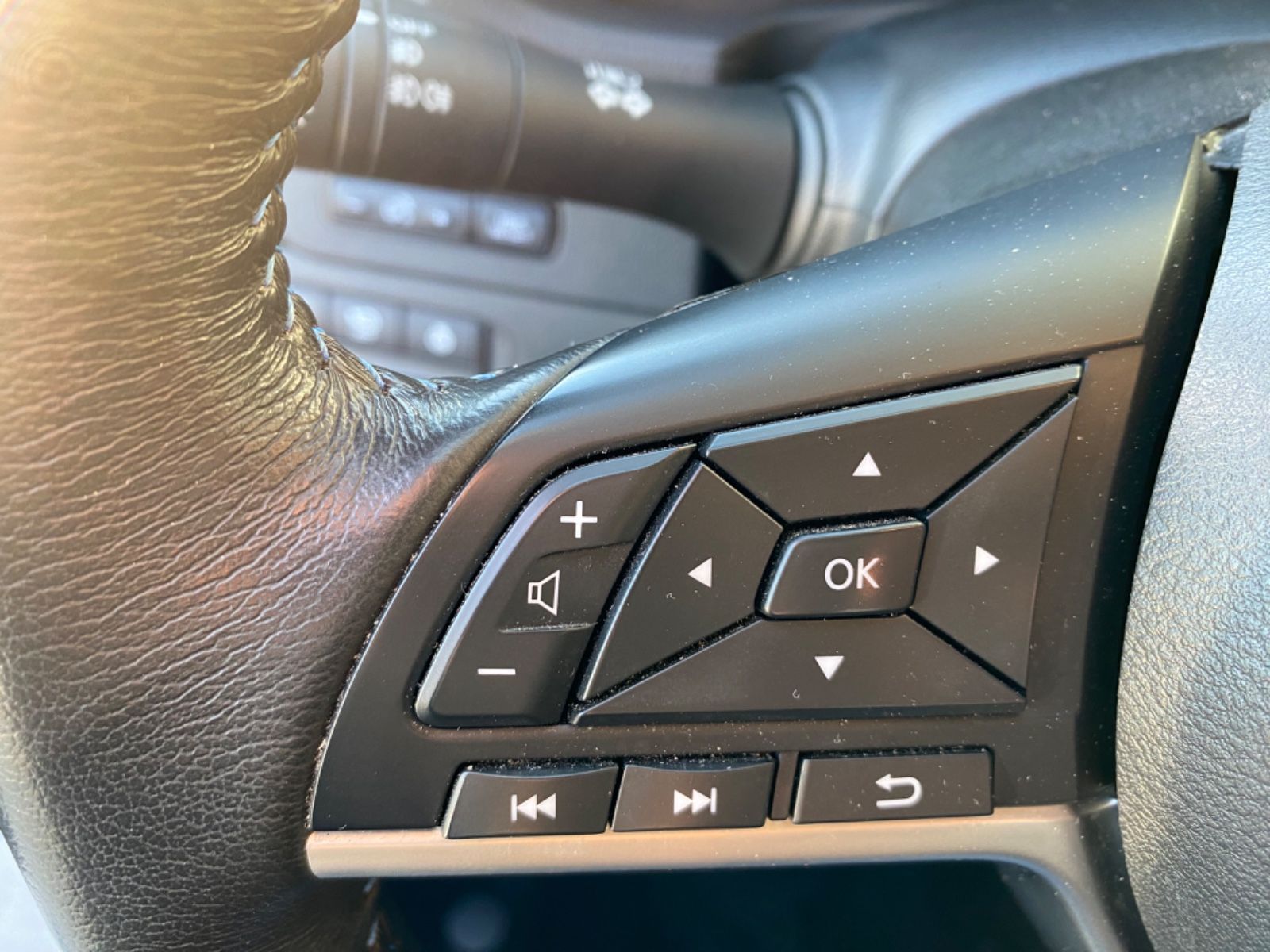 Fahrzeugabbildung Nissan Leaf Acenta - CARPL./AndroidA.,2Ladekabel;SOH98%