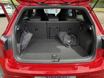 Fotografie des VW Golf VIII 1,4l eHybrid GTE, Systemleistung 180kW