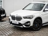 BMW X1 xDrive25e xLine AHK NaviPlus HuD AdLED PANO - BMW X1 xLine mit Hybrid-Antrieb (Benzin/Elektro)