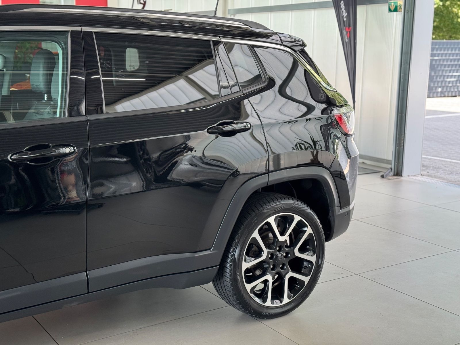 Fahrzeugabbildung Jeep Compass 1.4 T Limited 4WD "AHK GJR Luxus-Paket "