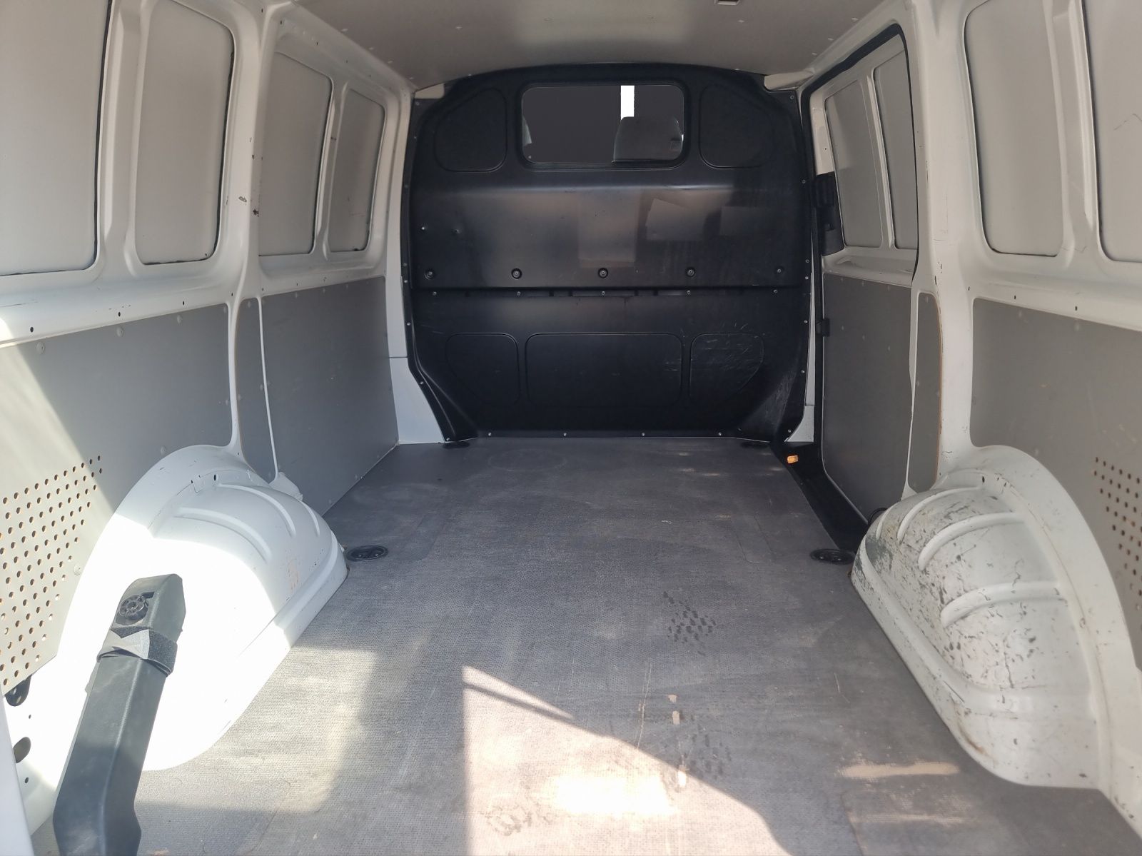 Fahrzeugabbildung Volkswagen T6 Transporter TDI Kasten AHK Klima Bluetooth