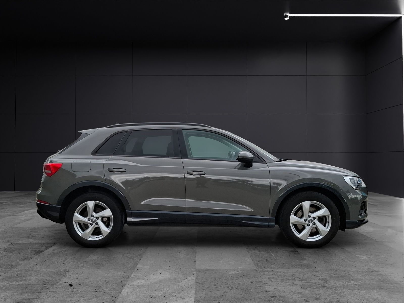 Fahrzeugabbildung Audi Q3 40 TFSI advanced S-tronic quattro LED AVC ACC