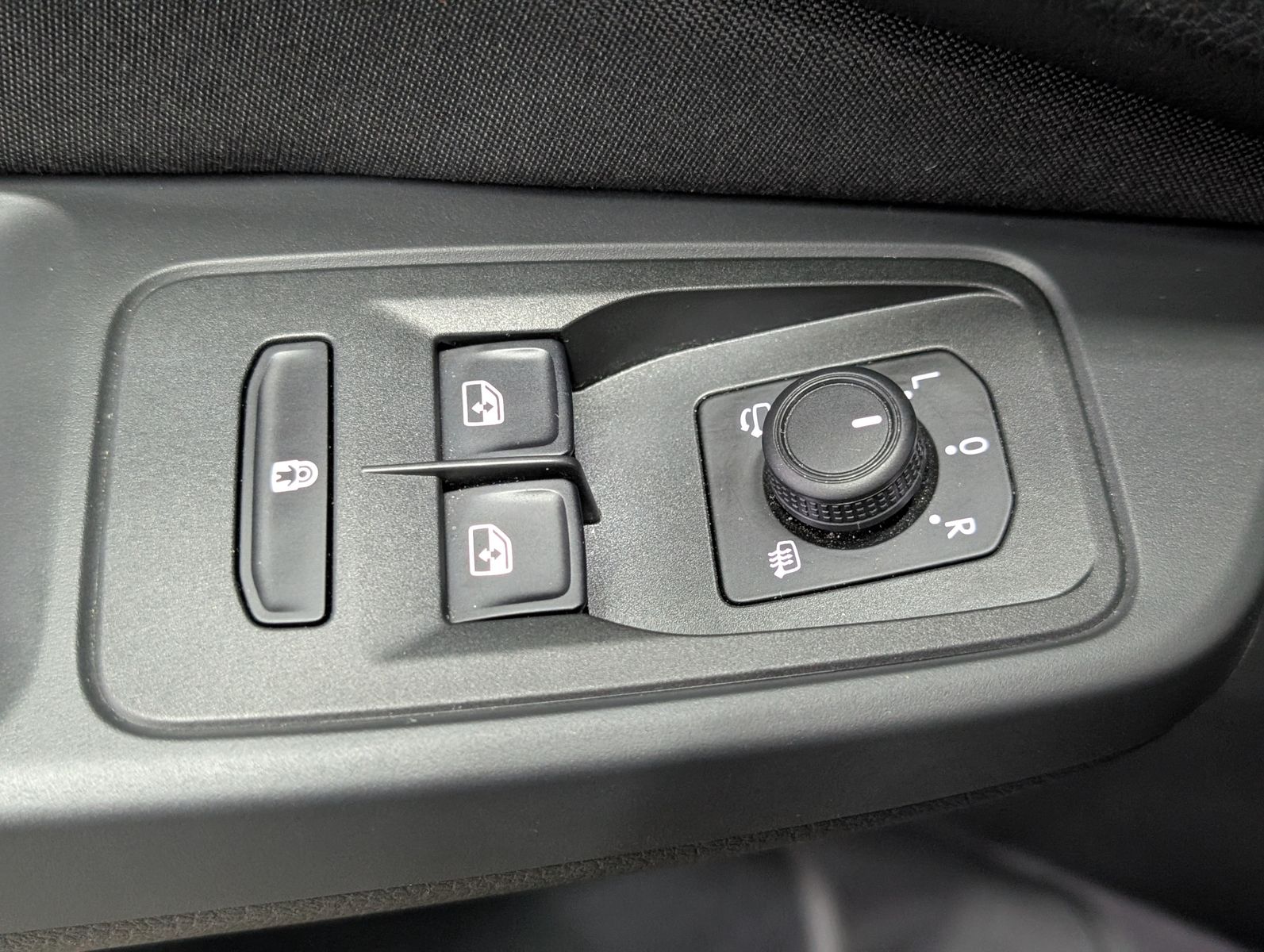 Fahrzeugabbildung Ford Tourneo Connect L2 Titanium 7-Sit Bi-LED Cam AHK