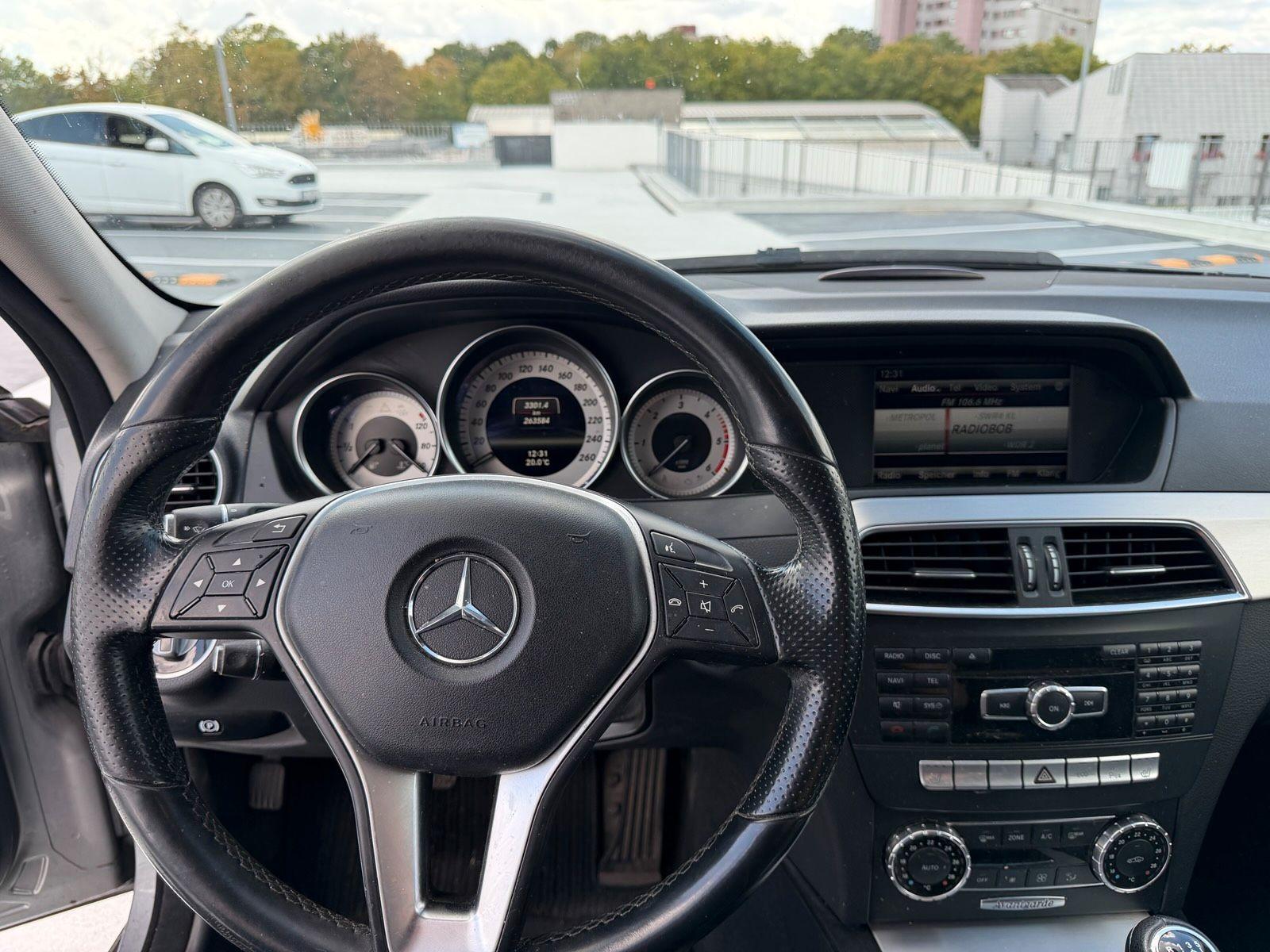 Mercedes-Benz C220 2012 — photo 12