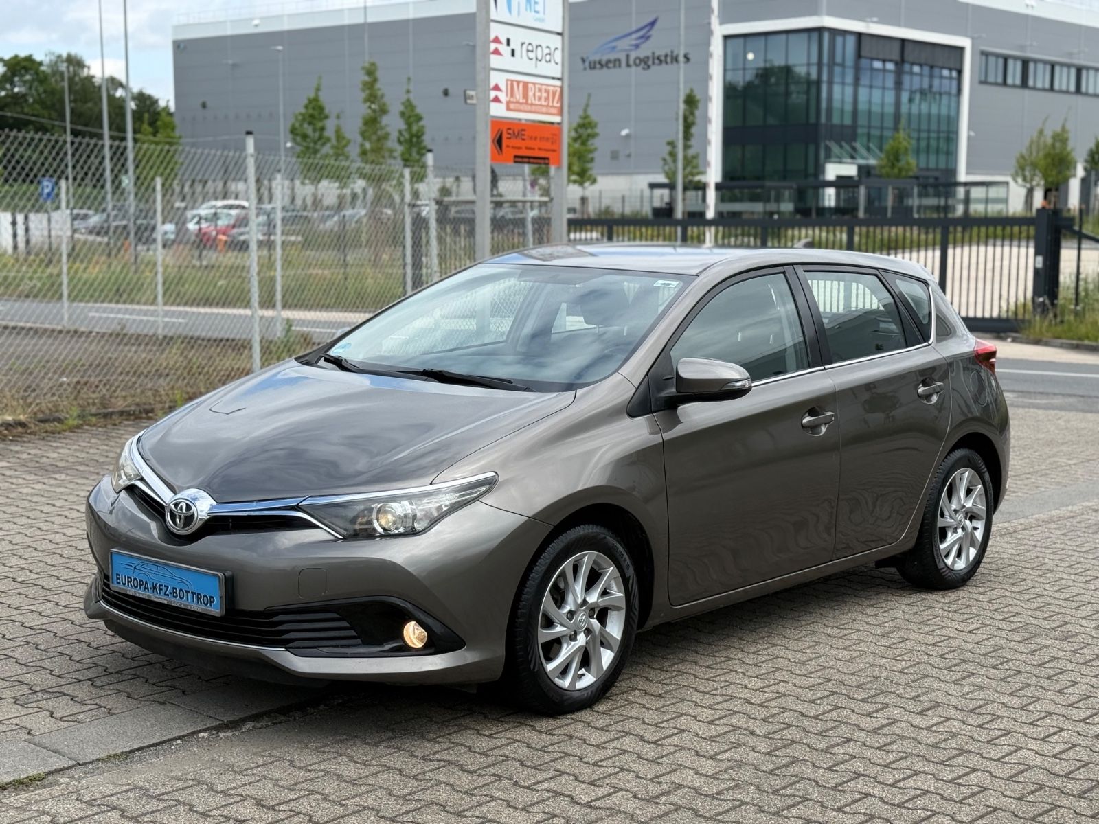 TOYOTA Auris
