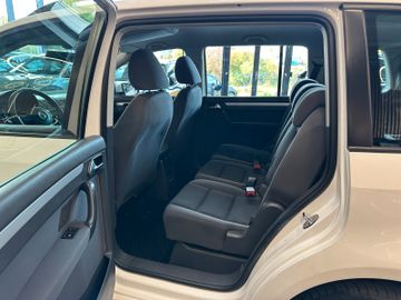 MYAUTOCENTER – Gebraucht- und Jahreswagen mit Werkstattservice in Pfaffenhofen Volkswagen Touran *7-SITZER*TÜV 827*2-ZONEN*PDC*DACHRELING