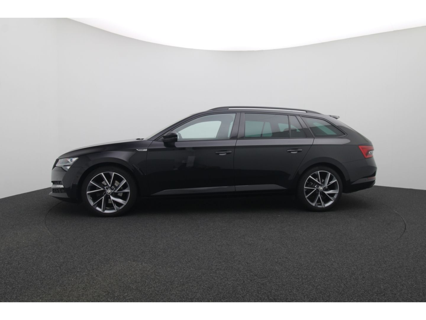 Fahrzeugabbildung SKODA Superb Combi SportLine 4x4 Digi Cockpit 360 Kame