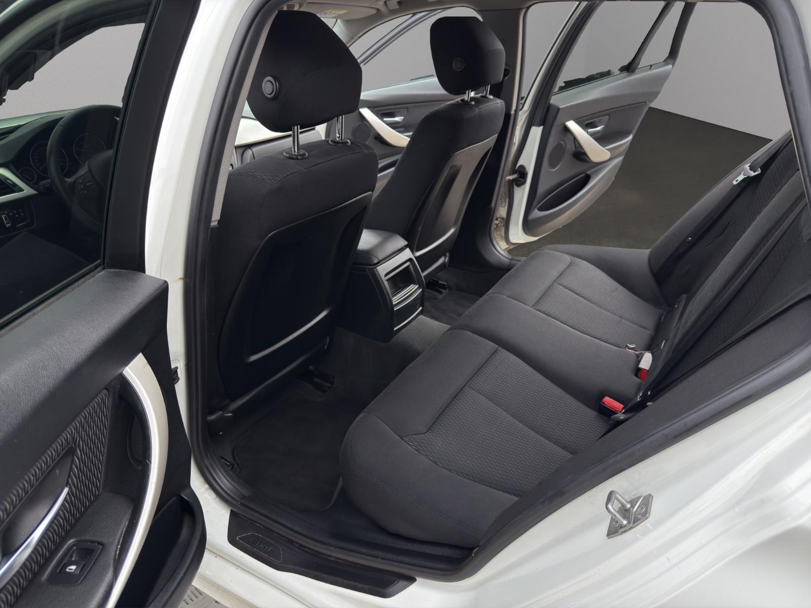 BMW 318 2014 — photo 13