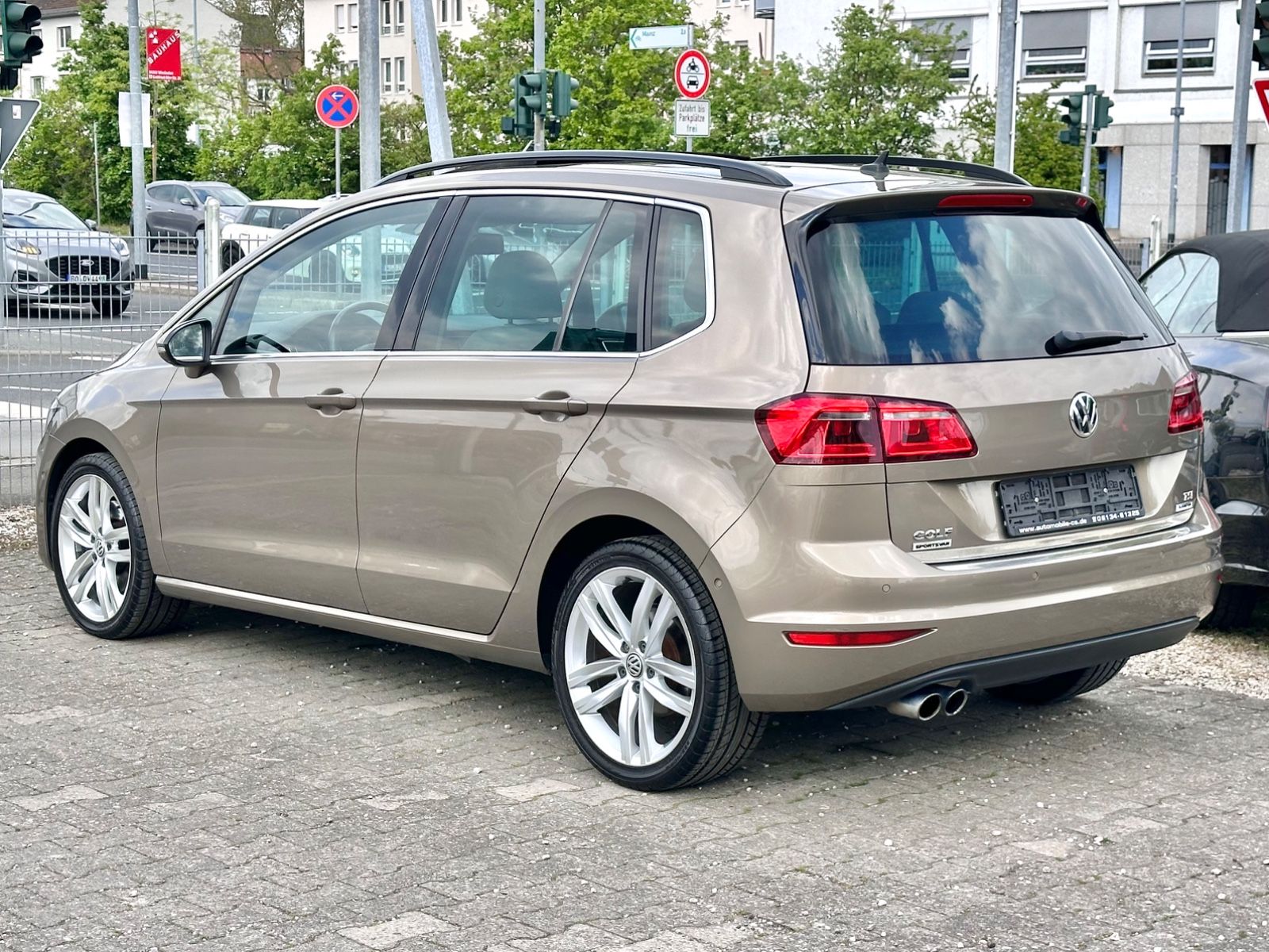 Fahrzeugabbildung Volkswagen GOLF SPORTSVAN VII HIGHLINE*MOD.2016+PANO+AUTOM.