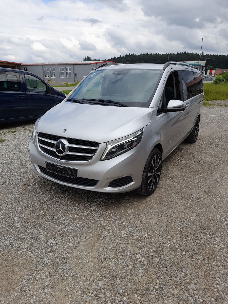 MERCEDES-BENZ V 250 4Matic Panoramadach AHK 7Sitze Distronic