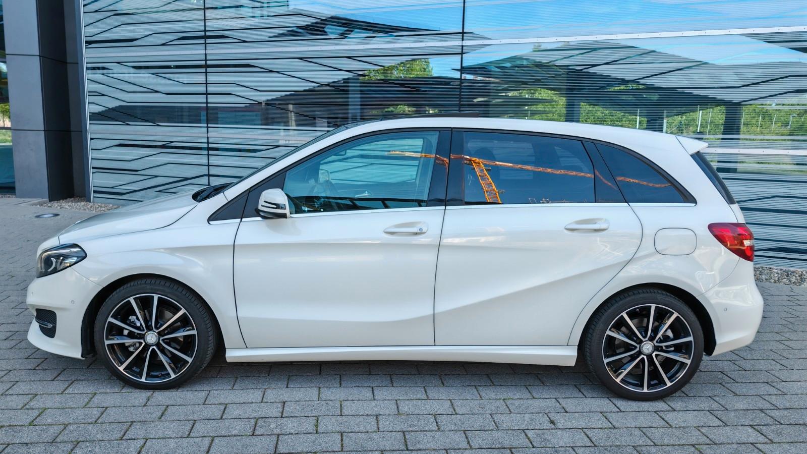 Mercedes-Benz B 220 d 4MATIC DCT| 18"| Sport| Panorama| LED