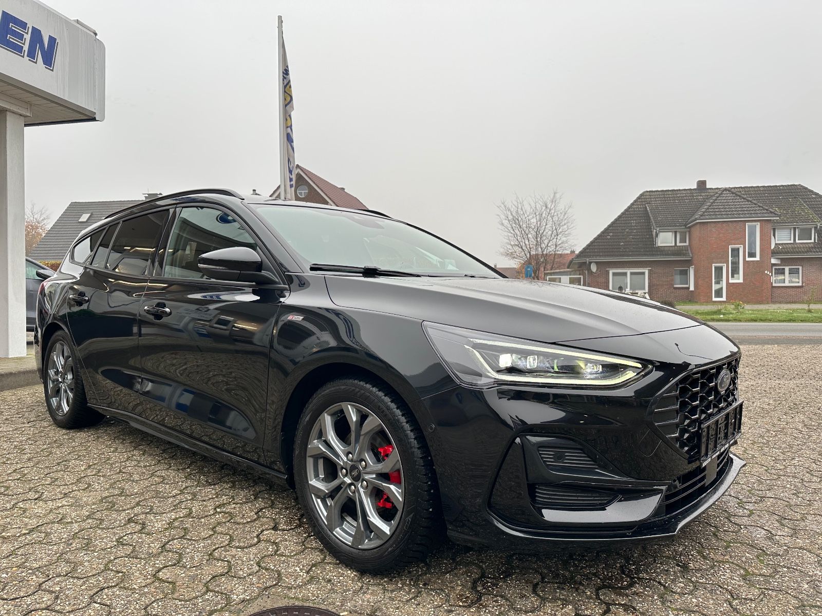 Fahrzeugabbildung Ford Focus Turnier 1.5 EB ST-Line AHK/Matrix/Sound