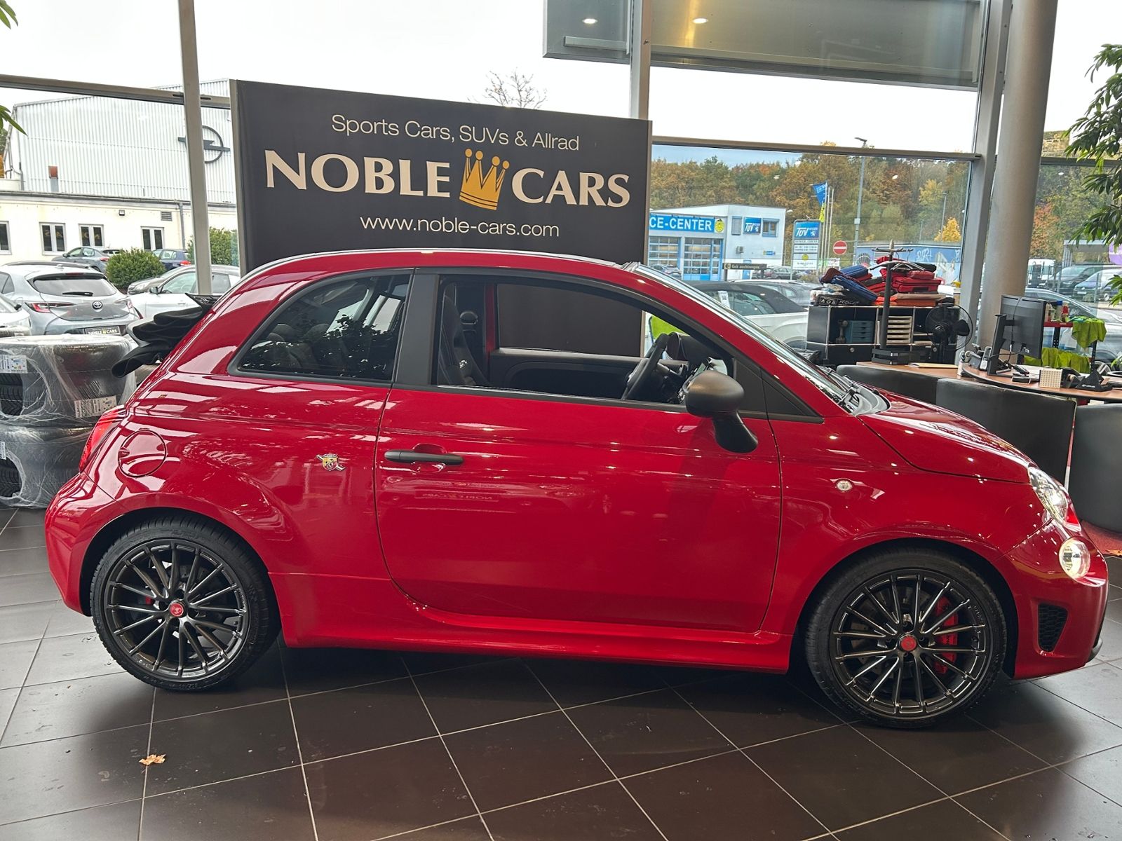 Fahrzeugabbildung Abarth 695 Cabrio BEATS NAVI ALU