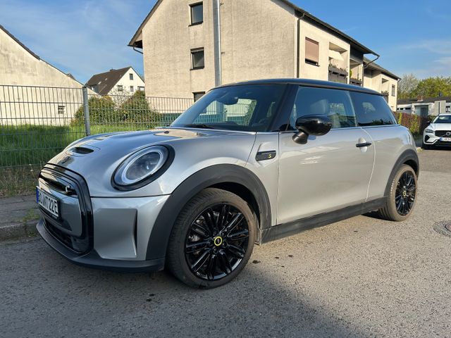 MINI Cooper SE Classic Trim Kamera 17 Alu Black SHZ