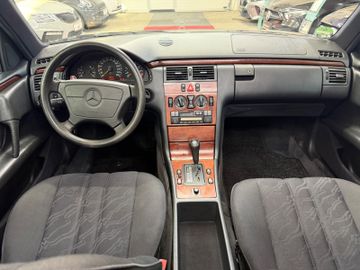 Mercedes E 280 - 9