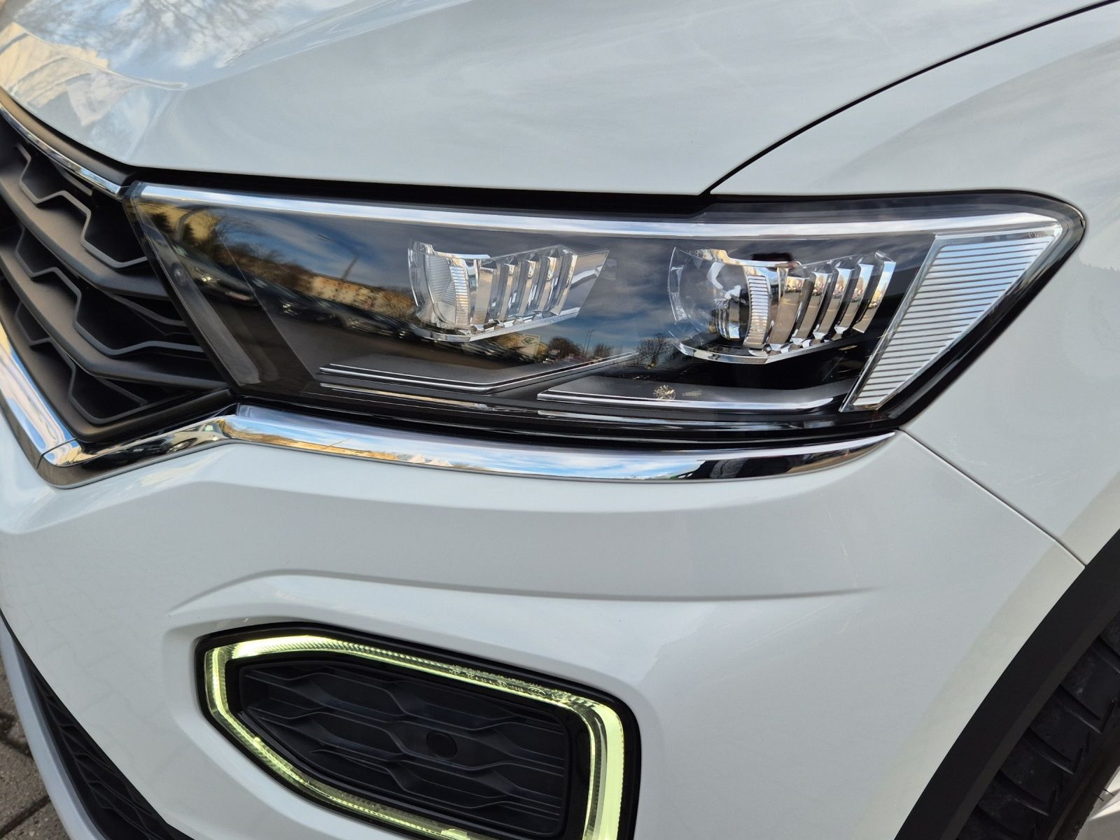 Fahrzeugabbildung Volkswagen T-Roc 1.5 TSI Sport LED Navi