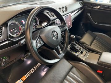 Skoda Superb Combi L&K *PANO*ACC*AHK*LEDER*NAVI*BI-XEN