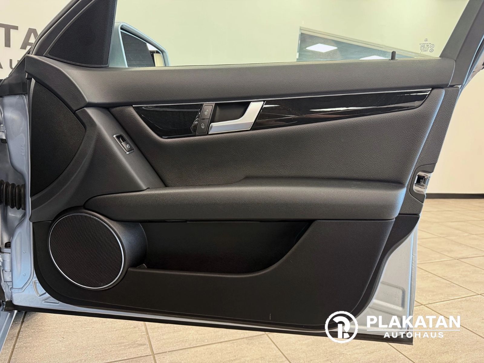 Fahrzeugabbildung Mercedes-Benz C 350 CDI Navi Tempomat Bi-Xenon MB-Service