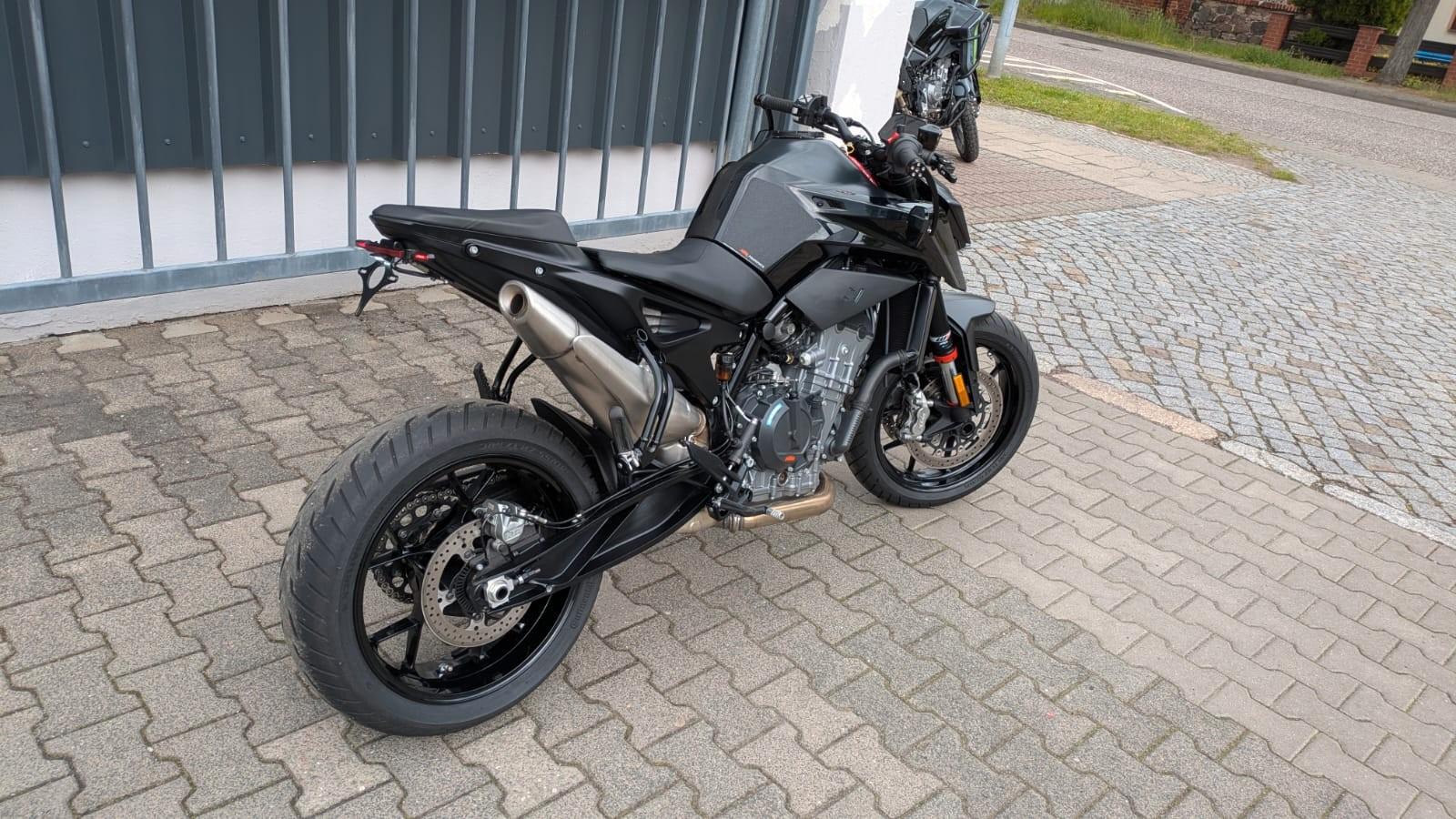 KTM Duke 890