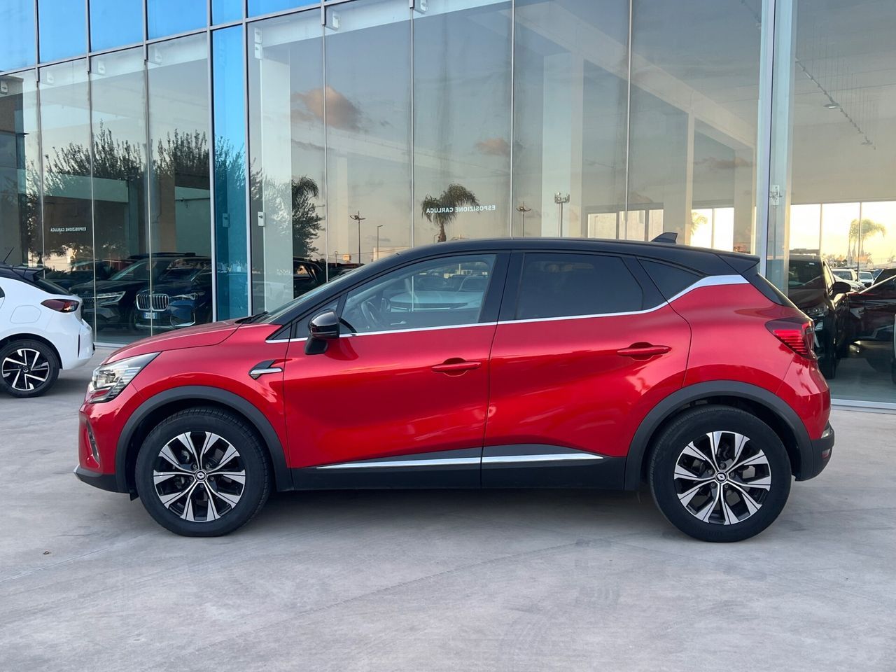 Other Renault Captur 1.6 145cv E-Tech full hybrid Tech imagem 2