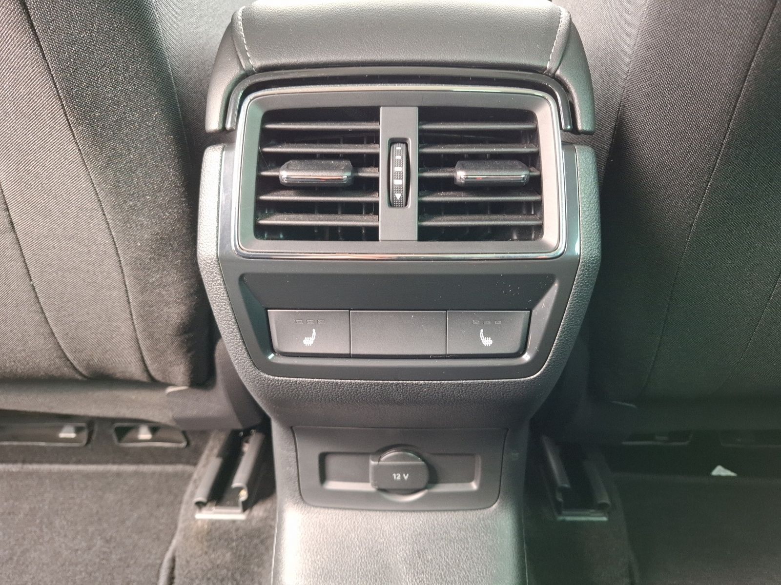 Fahrzeugabbildung SKODA Karoq TDI Drive-125 LED Navi ACC  RFK SH