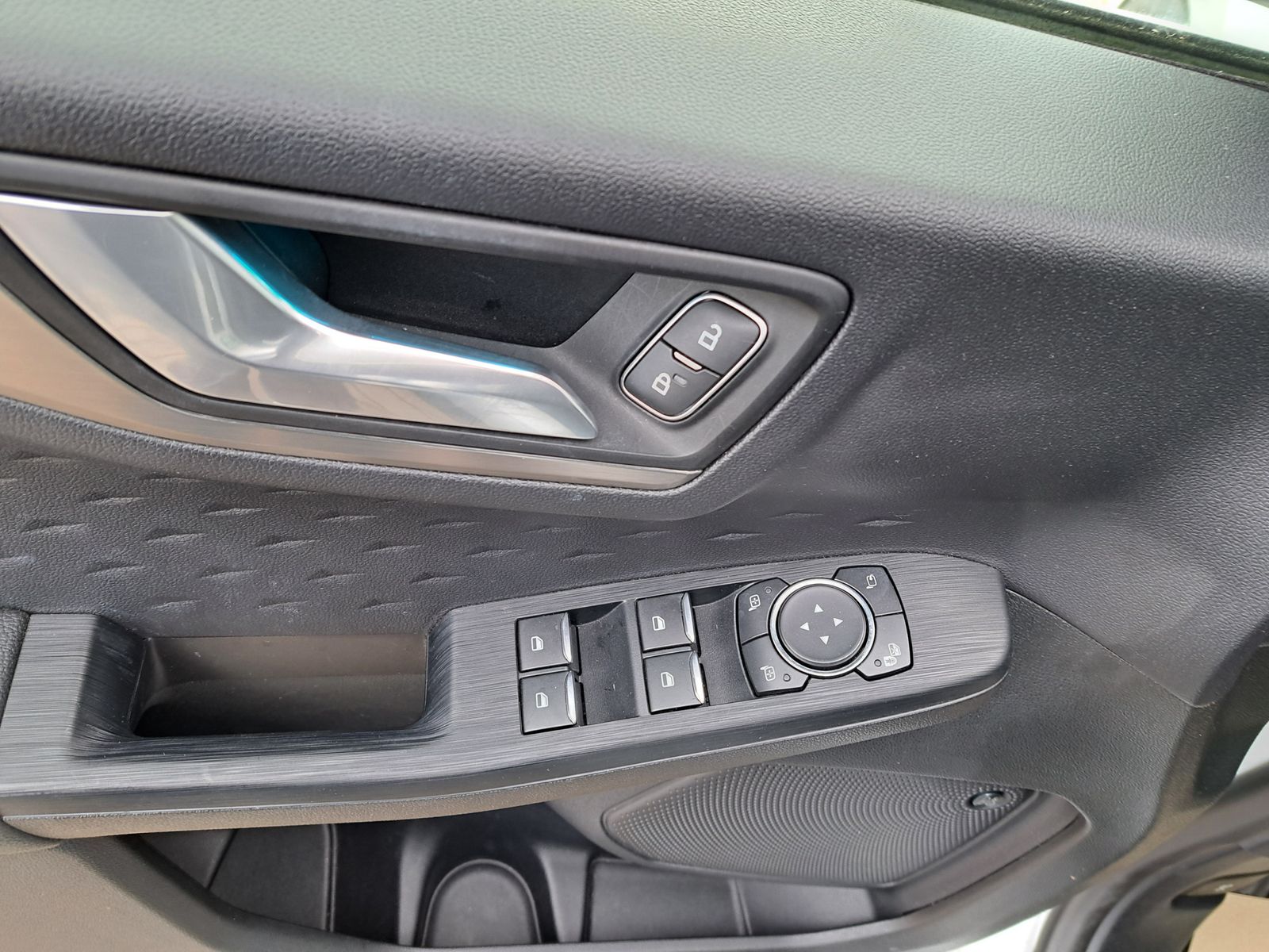 Fahrzeugabbildung Ford Kuga Titanium X 4x4 AUTOMATIK B&O-SOUND PANODACH