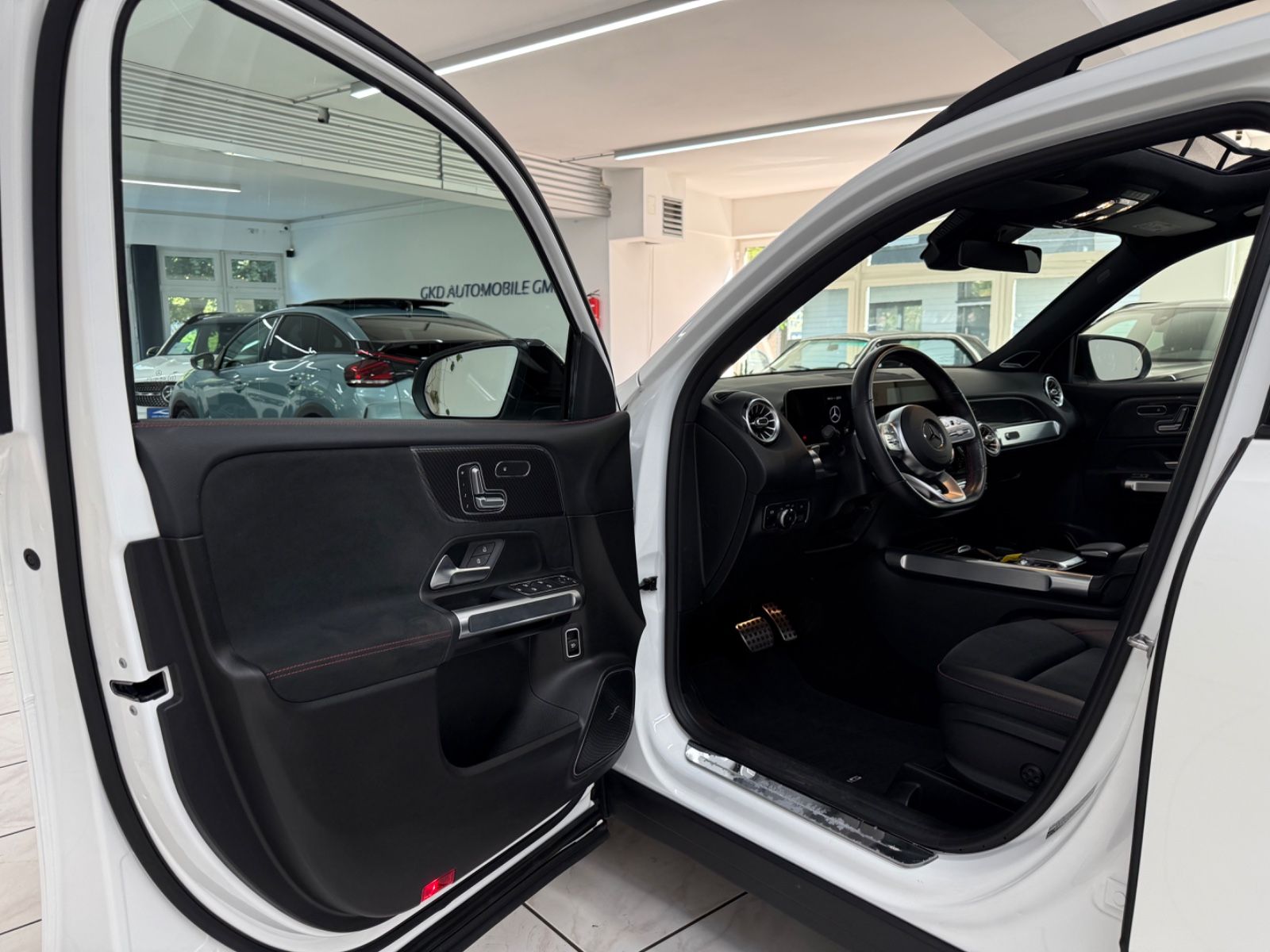Mercedes-Benz GLB 250 4M AMG Line Pano Night Memory 360° foto 6