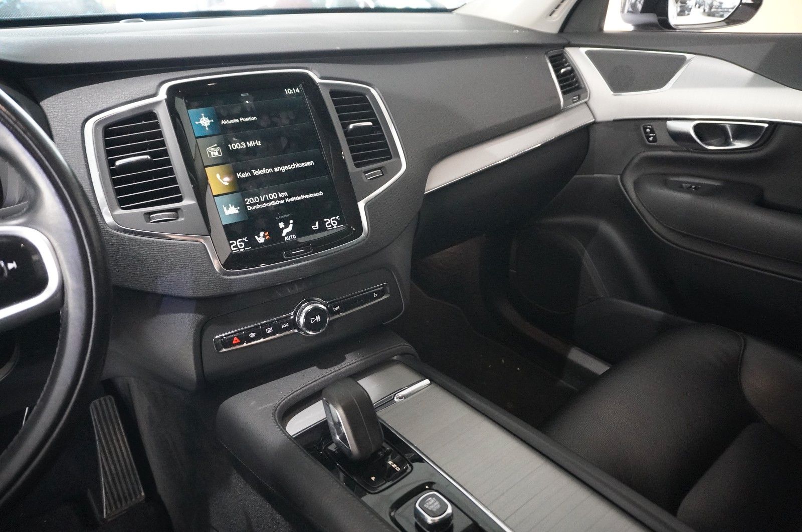 Fahrzeugabbildung Volvo XC 90 B5 D MOMENTUM PRO NAVI/LED/VIRTU/LEDER/AHK