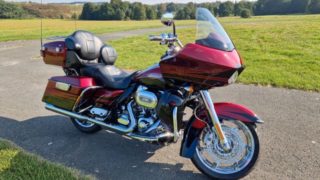 Harley-Davidson ROAD GLIDE Ultra CVO Screaming Eagle