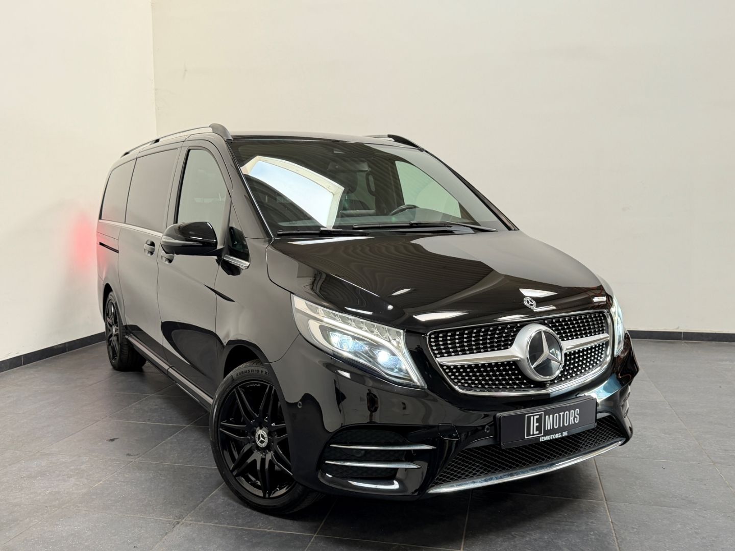 MERCEDES-BENZ V 300 d EXCLUSIVE/AMG/4MATIC/lang/PANO/STANDHZ