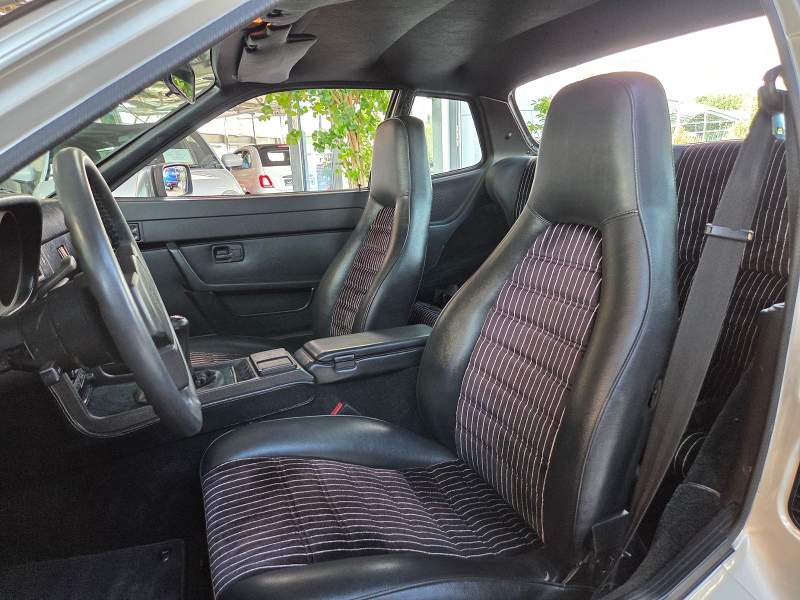 Fahrzeugabbildung Porsche 944 Basis Coupe DEUTSCHES FAHRZEUG H-KENNZEICHEN