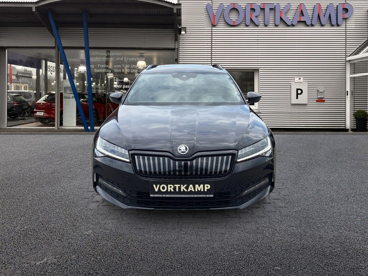 Skoda Superb Combi Sportline iV Pano/AHK/CANTON imagem 2
