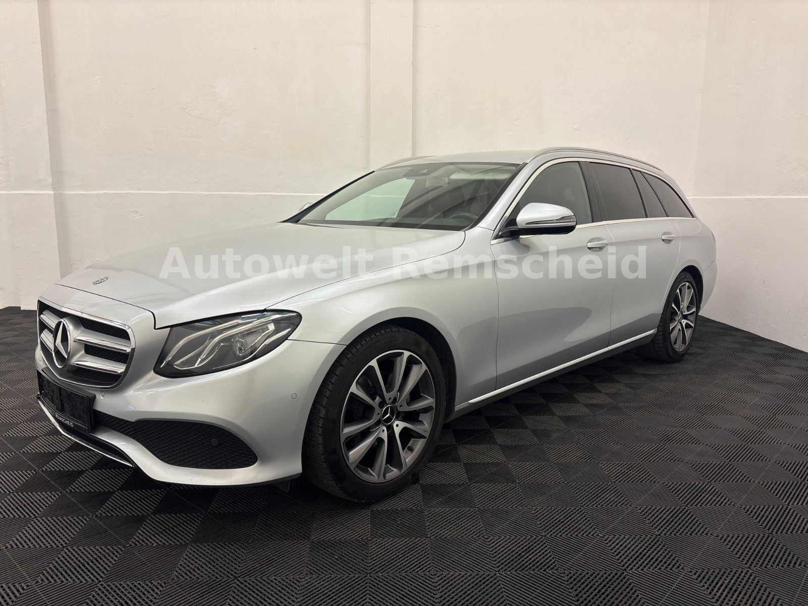 MERCEDES-BENZ E 220d "Avantgarde"