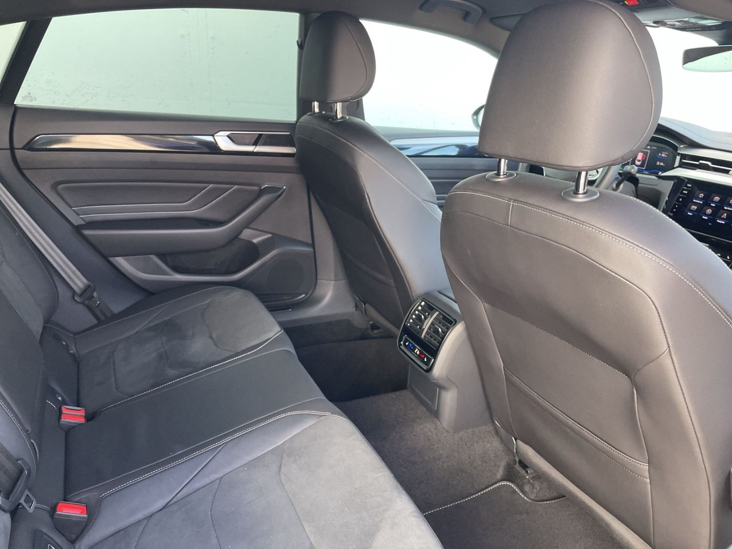 Arteon 2.0 TSI DSG R-Line AHK/DCC/Kamera/Keyless