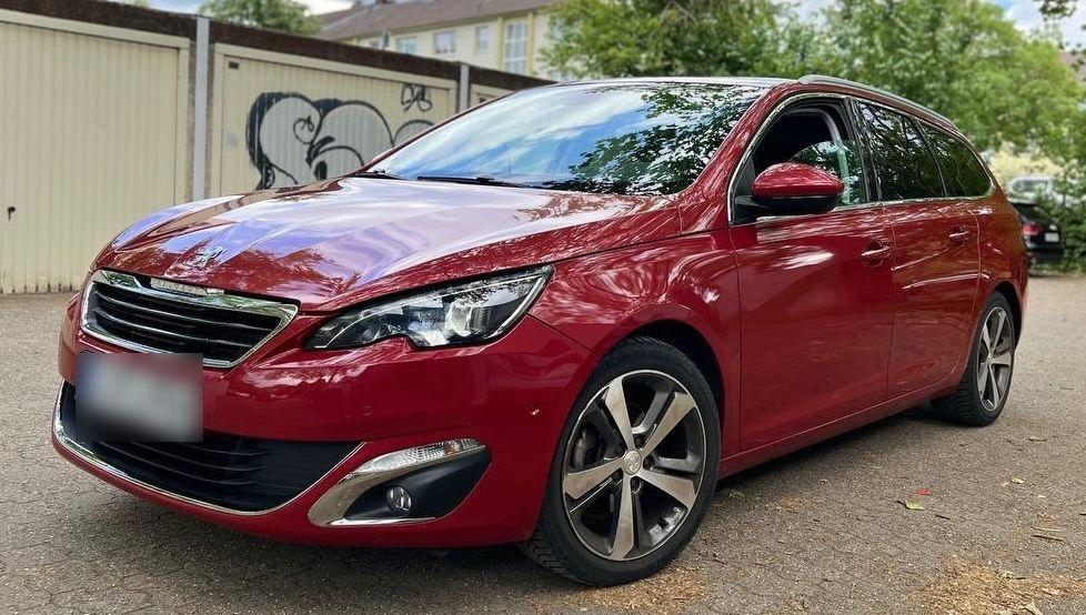 Peugeot 308 2015 — rear view