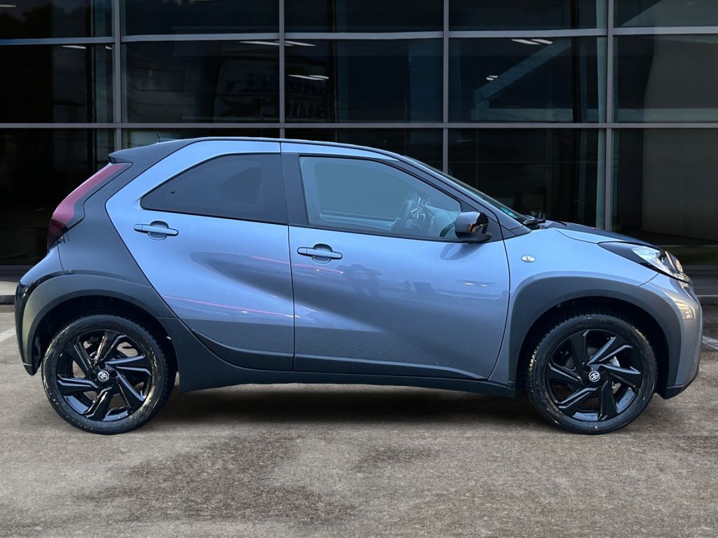 Fahrzeugabbildung Toyota Aygo X Team D